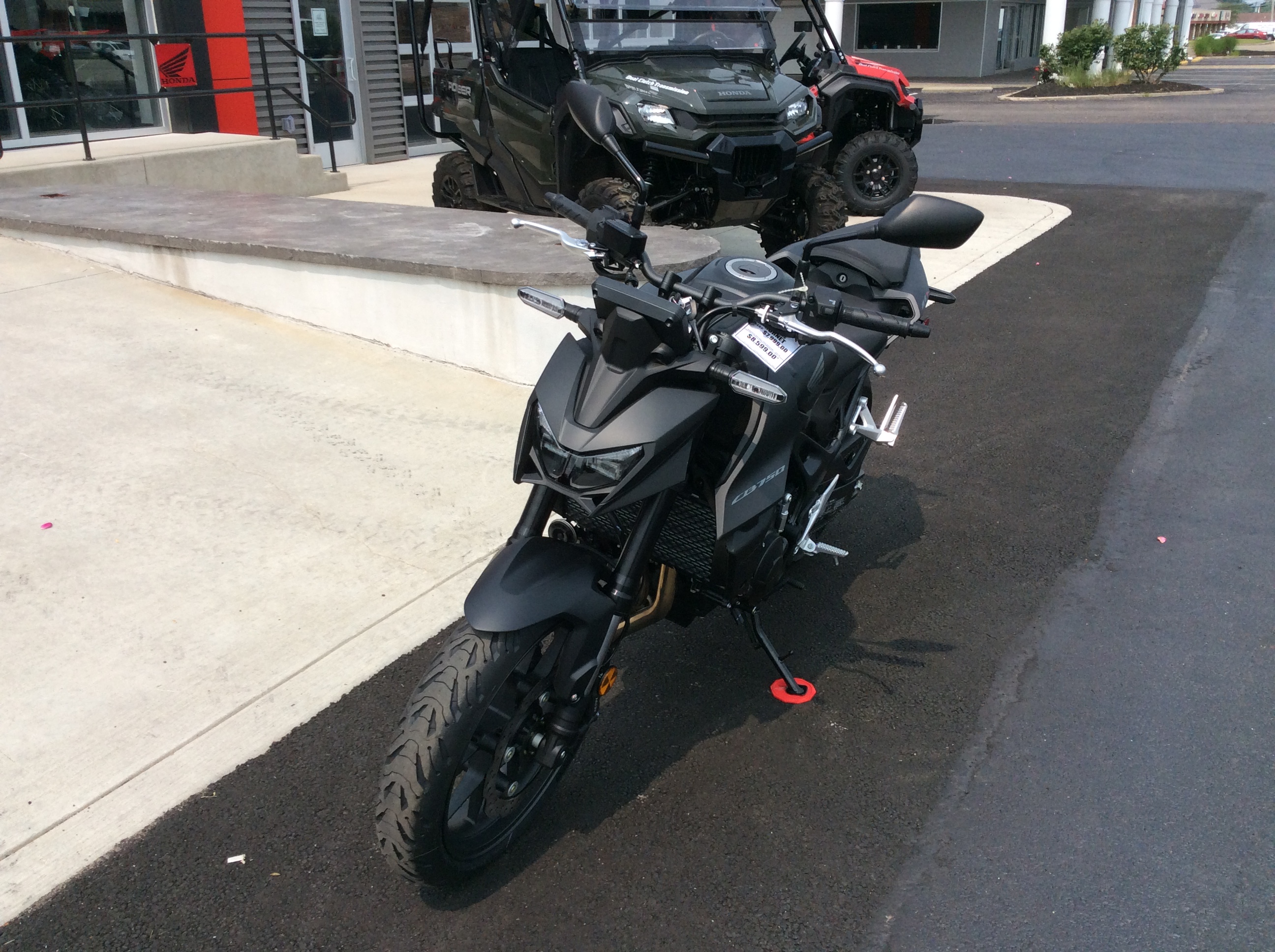 2025 Honda CB750 Hornet - Photo 2